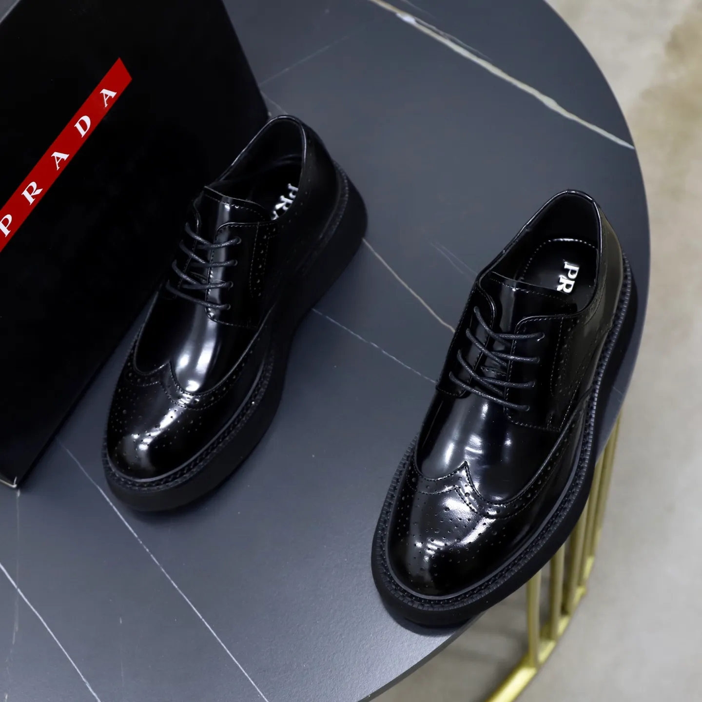 Ex-factory price: 640💰🙅‍♂️🙅‍♂️🙅‍♂️Cowhide Brand: PRADA Standard code: 38-44 (45 customized) Grade: Same as the official website Material: Original high-grade cowhide surface, cowhide lining, non-slip, soft and wear-resistant outsole Style category: Men's fashionable casual boots, distinguished luxury brand elements, top luxury Color: actual picture color